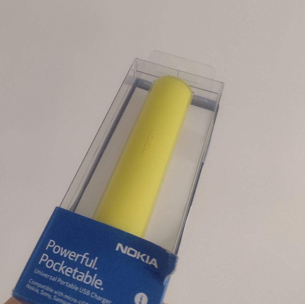 Nokia Blue and Yellow USB Charger